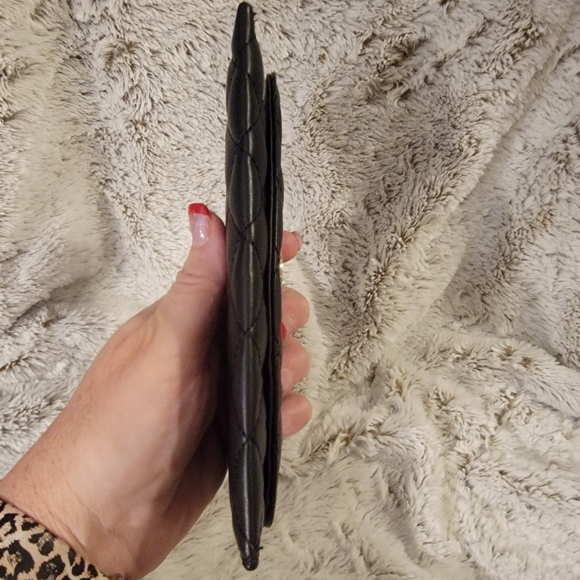 Badgley Mischka quilted black wallet. - Picture 4 of 13
